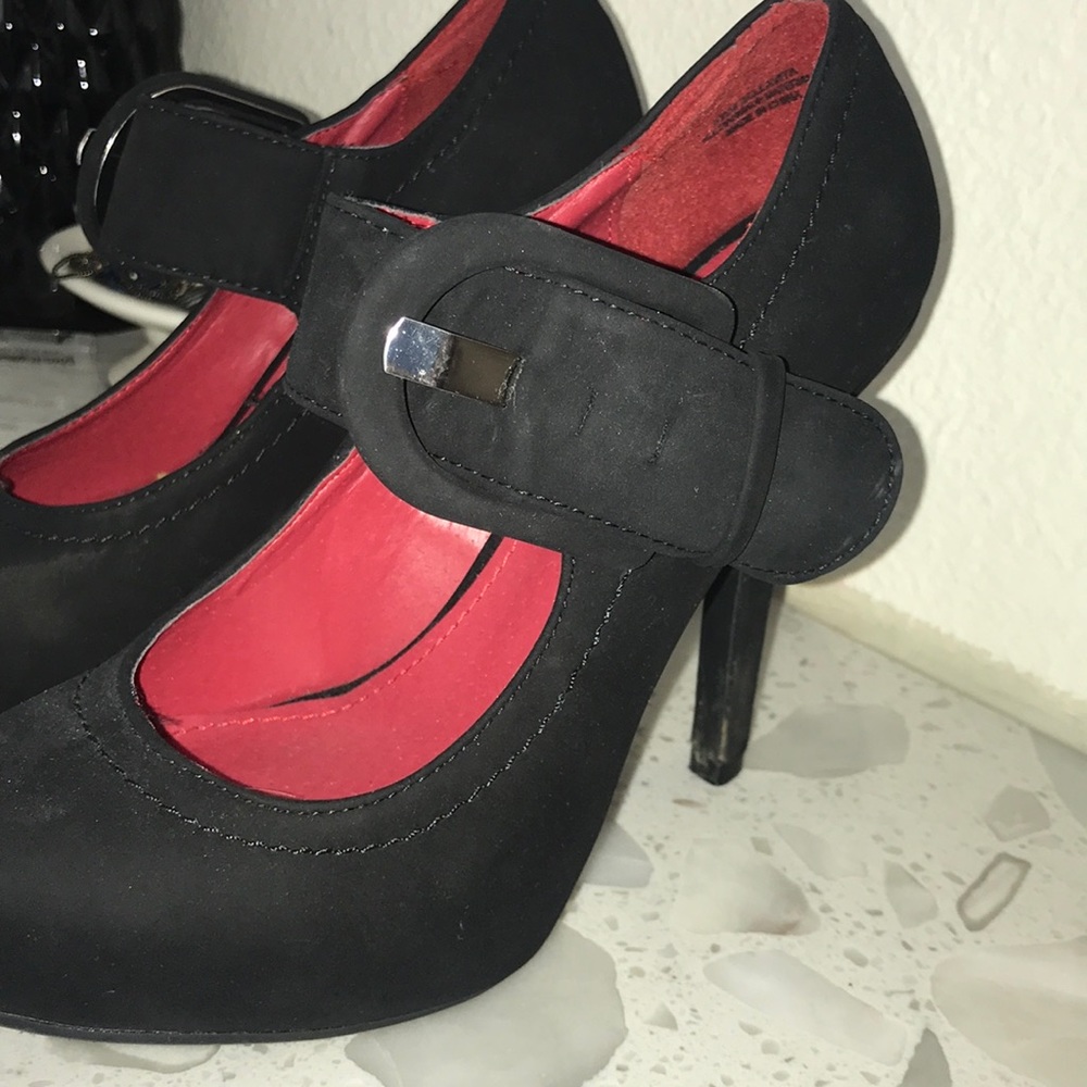 Heels - Picture 2 of 3